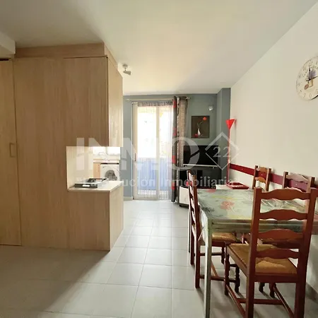Bonito Piso En Pleno Centro De 101a - Inmo22 * Камбрильс